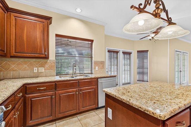 7022 Dunsford Dr, Corpus Christi, TX 78413