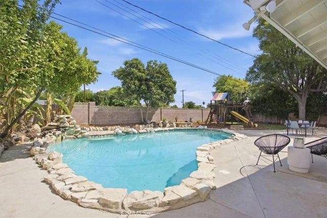 7812 Fairchild Street, Winnetka, CA 91306