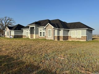 108 estates, La Vernia, TX 78121