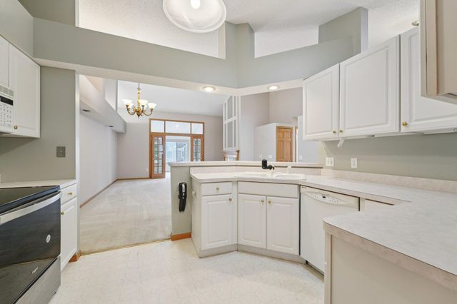 7548 Ojibway Park, Woodbury, MN 55125