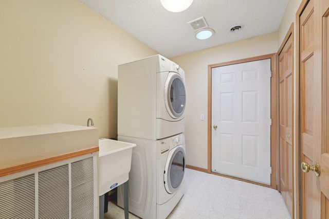 7548 Ojibway Park, Woodbury, MN 55125