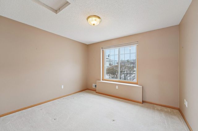 7548 Ojibway Park, Woodbury, MN 55125