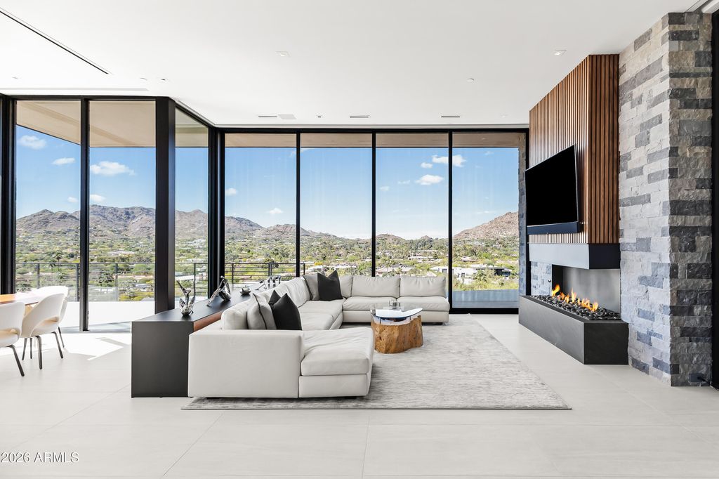 Image 1 of property listing at 5002 E VALLE VISTA Way, Paradise Valley, AZ 85253