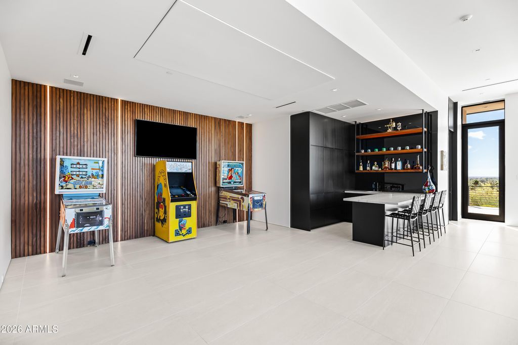 Image 10 of property listing at 5002 E VALLE VISTA Way, Paradise Valley, AZ 85253