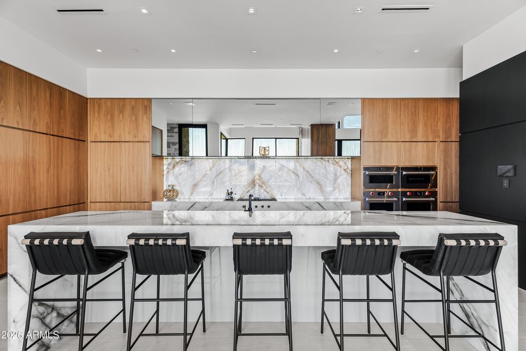 Image 13 of property listing at 5002 E VALLE VISTA Way, Paradise Valley, AZ 85253