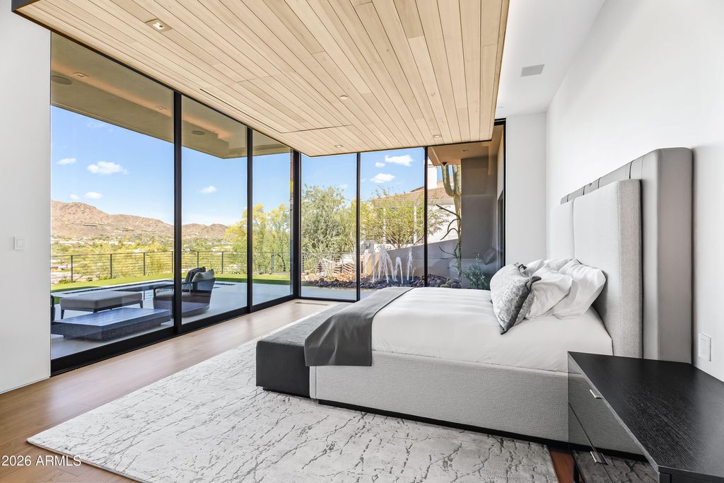 Image 14 of property listing at 5002 E VALLE VISTA Way, Paradise Valley, AZ 85253