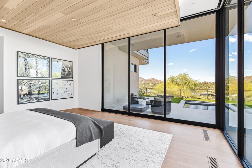 Image 15 of property listing at 5002 E VALLE VISTA Way, Paradise Valley, AZ 85253