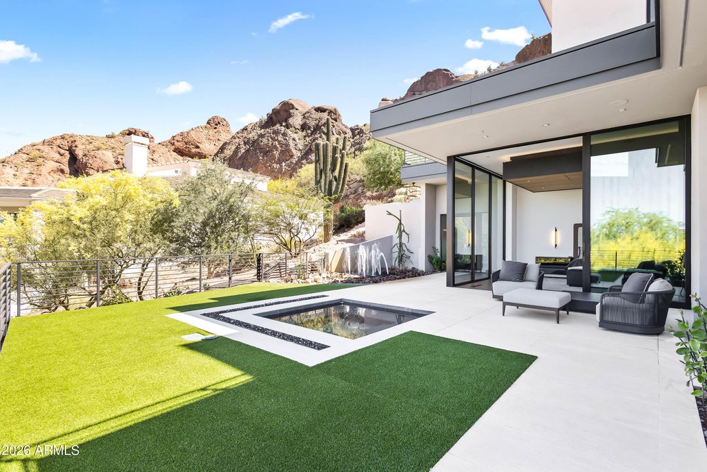 Image 17 of property listing at 5002 E VALLE VISTA Way, Paradise Valley, AZ 85253