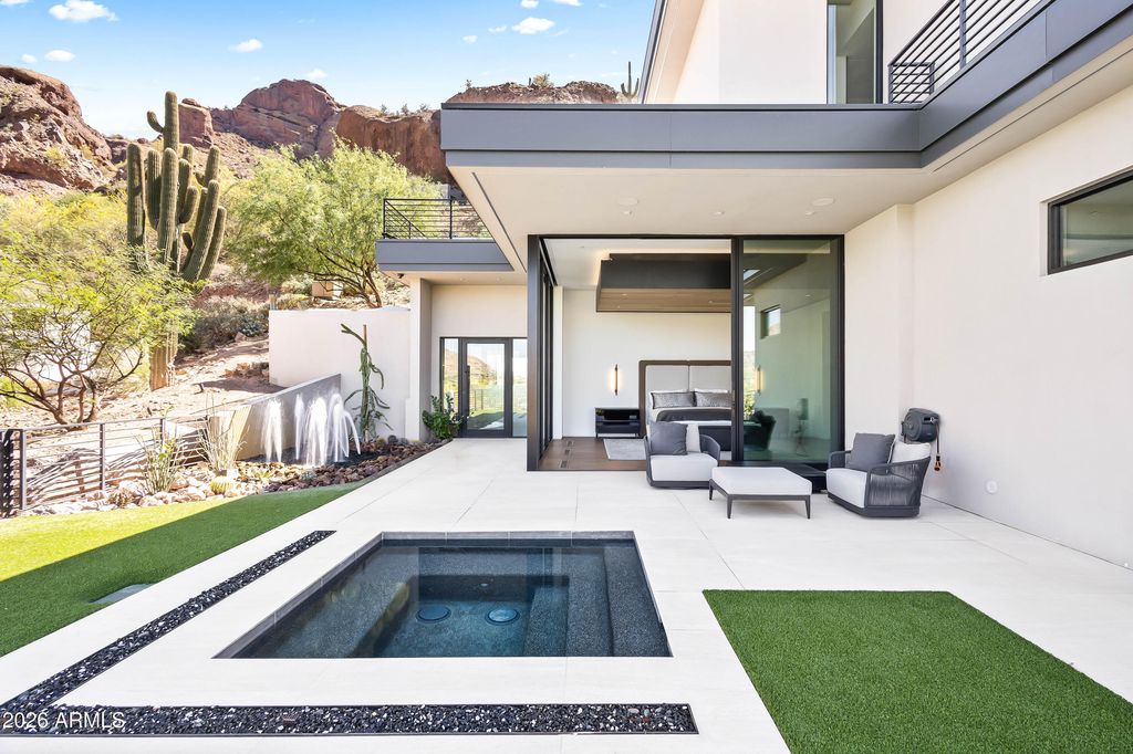 Image 18 of property listing at 5002 E VALLE VISTA Way, Paradise Valley, AZ 85253