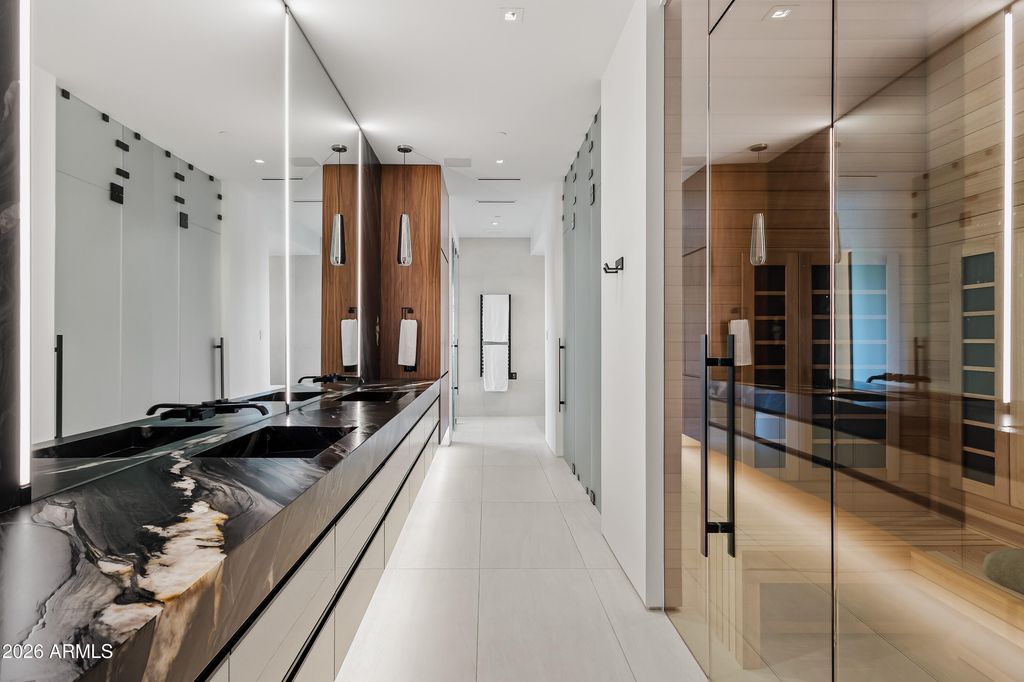 Image 19 of property listing at 5002 E VALLE VISTA Way, Paradise Valley, AZ 85253