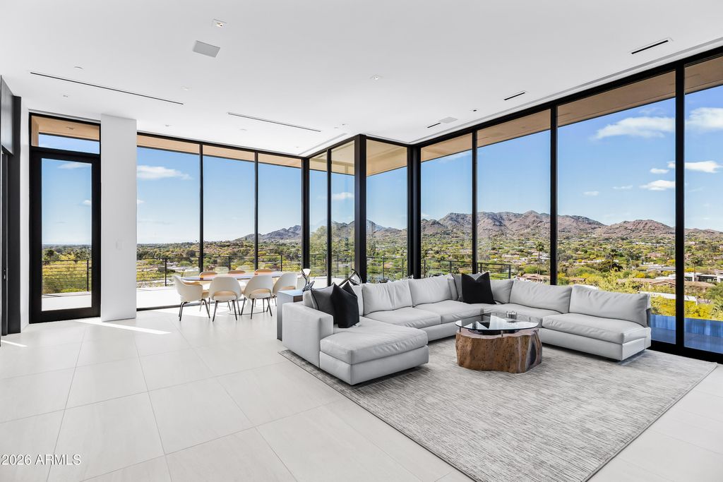 Image 2 of property listing at 5002 E VALLE VISTA Way, Paradise Valley, AZ 85253