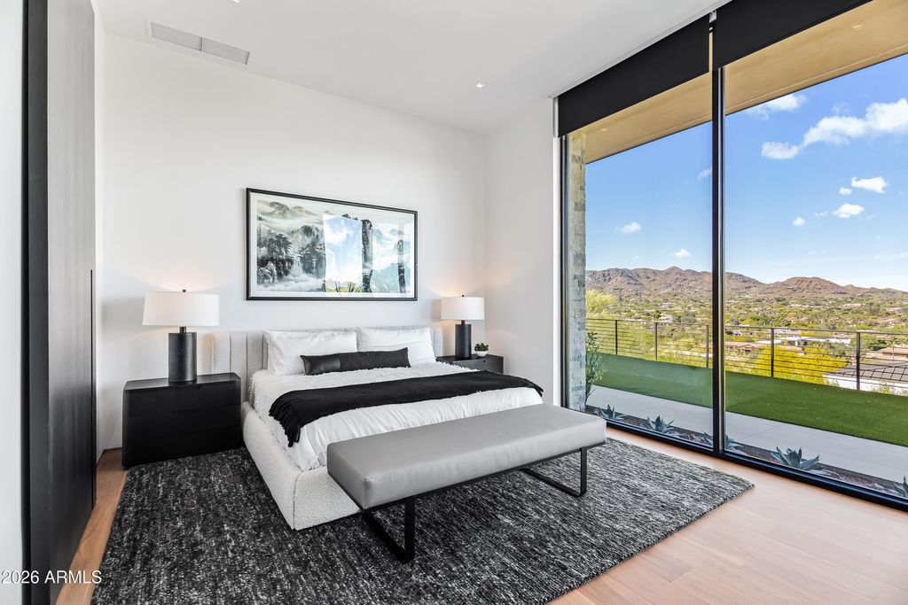 Image 22 of property listing at 5002 E VALLE VISTA Way, Paradise Valley, AZ 85253