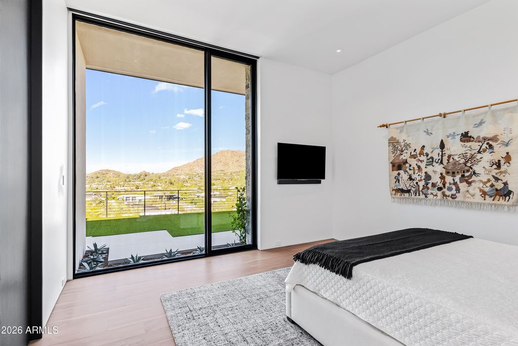 Image 25 of property listing at 5002 E VALLE VISTA Way, Paradise Valley, AZ 85253