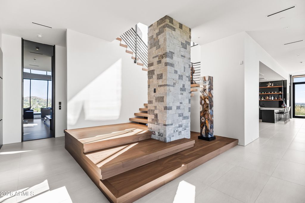 Image 27 of property listing at 5002 E VALLE VISTA Way, Paradise Valley, AZ 85253