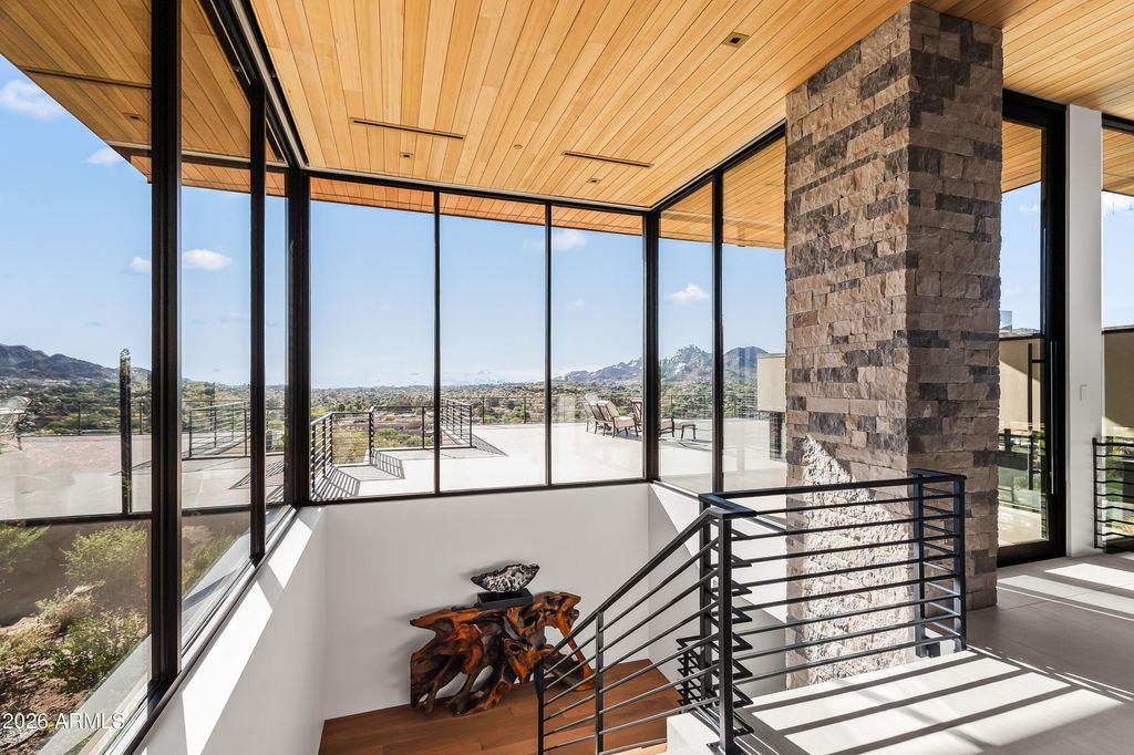 Image 28 of property listing at 5002 E VALLE VISTA Way, Paradise Valley, AZ 85253