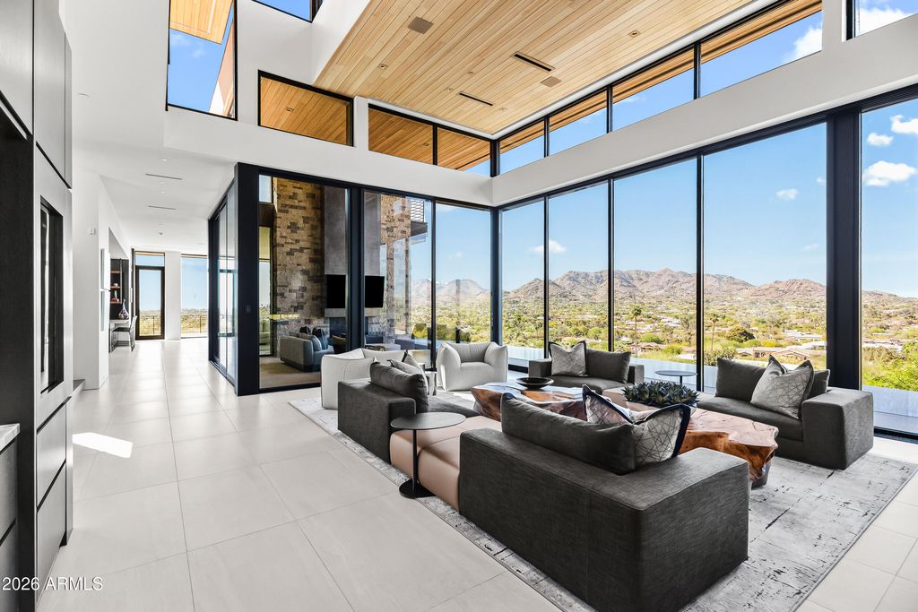 Image 3 of property listing at 5002 E VALLE VISTA Way, Paradise Valley, AZ 85253