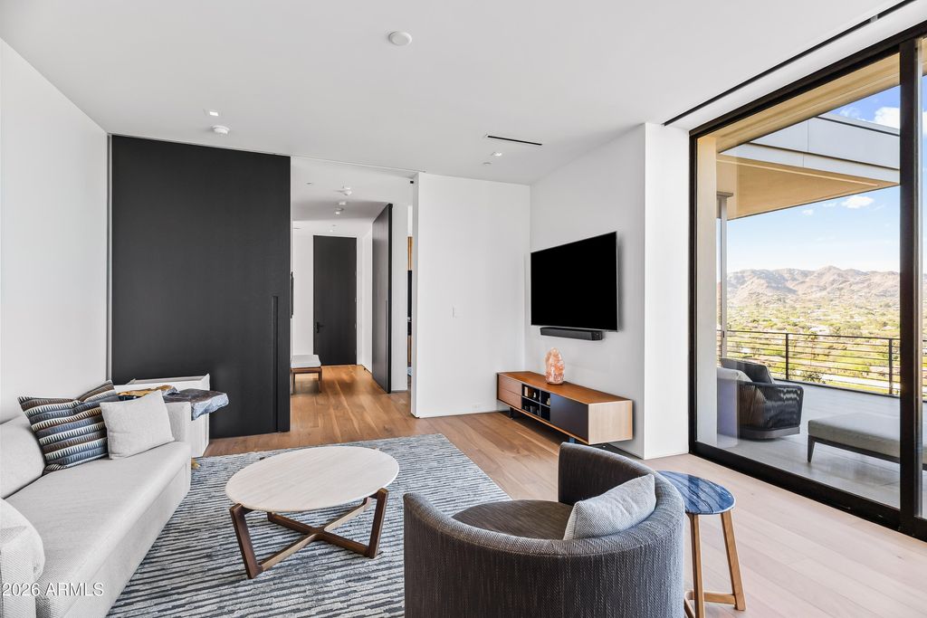 Image 31 of property listing at 5002 E VALLE VISTA Way, Paradise Valley, AZ 85253