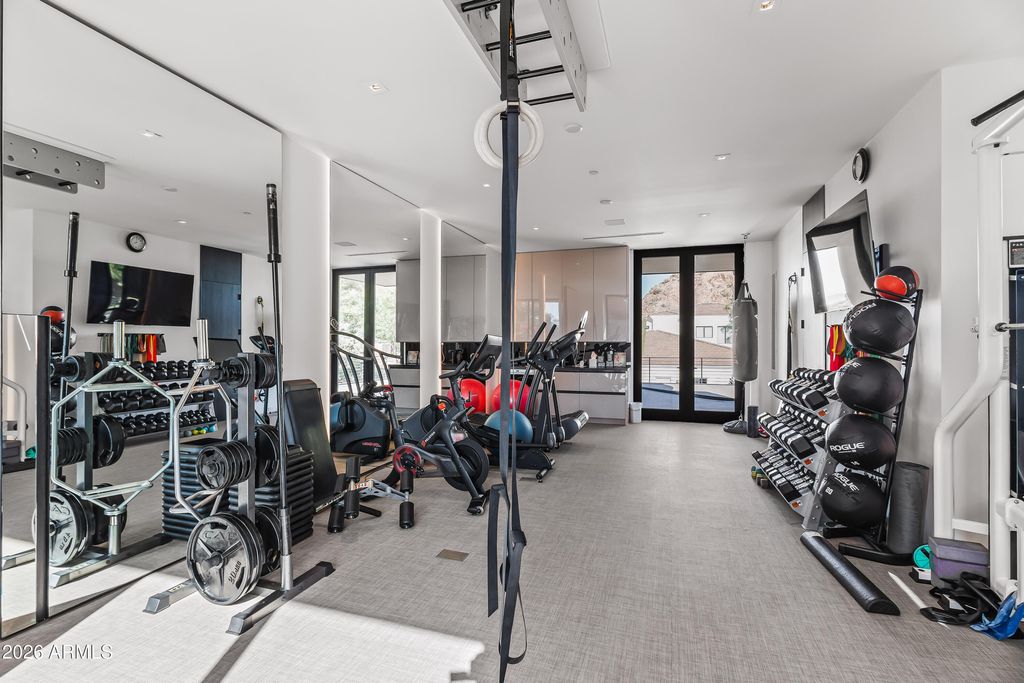 Image 33 of property listing at 5002 E VALLE VISTA Way, Paradise Valley, AZ 85253