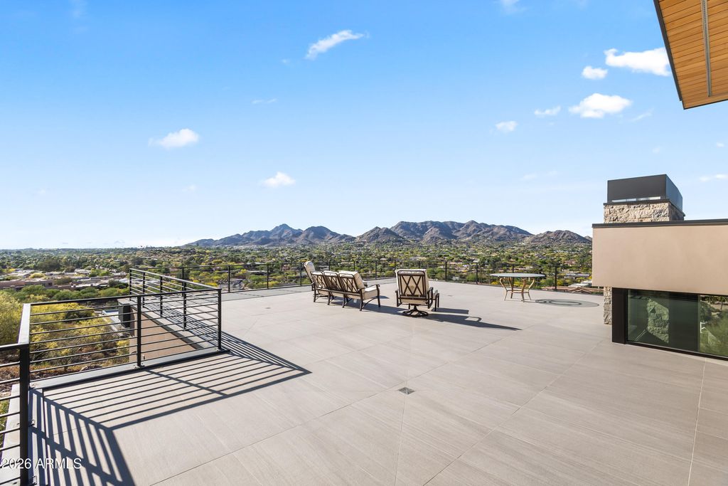 Image 34 of property listing at 5002 E VALLE VISTA Way, Paradise Valley, AZ 85253