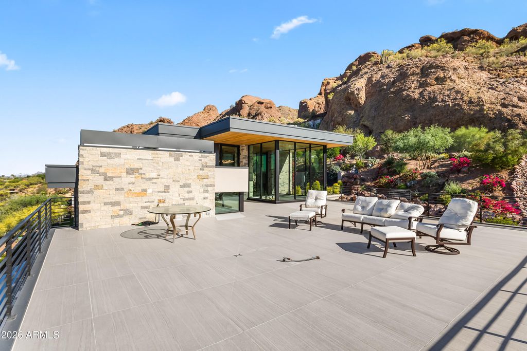 Image 35 of property listing at 5002 E VALLE VISTA Way, Paradise Valley, AZ 85253