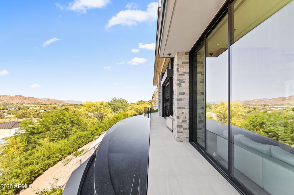 Image 38 of property listing at 5002 E VALLE VISTA Way, Paradise Valley, AZ 85253