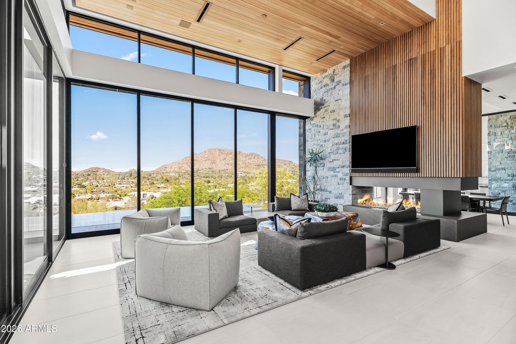 Image 4 of property listing at 5002 E VALLE VISTA Way, Paradise Valley, AZ 85253