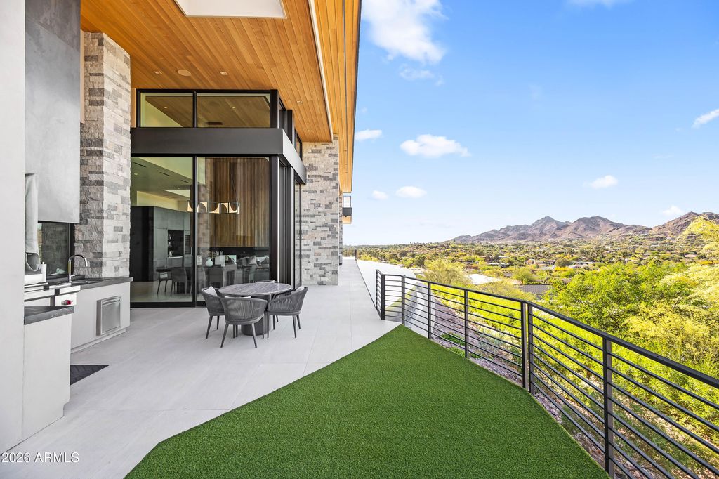 Image 40 of property listing at 5002 E VALLE VISTA Way, Paradise Valley, AZ 85253