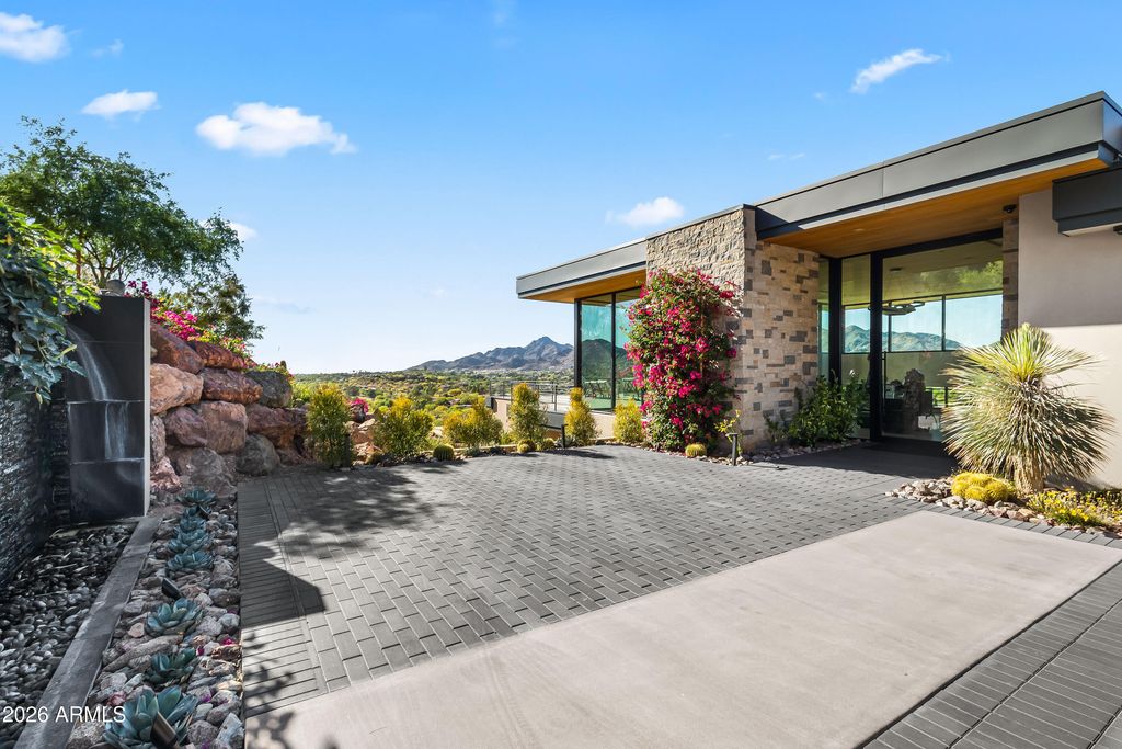 Image 43 of property listing at 5002 E VALLE VISTA Way, Paradise Valley, AZ 85253