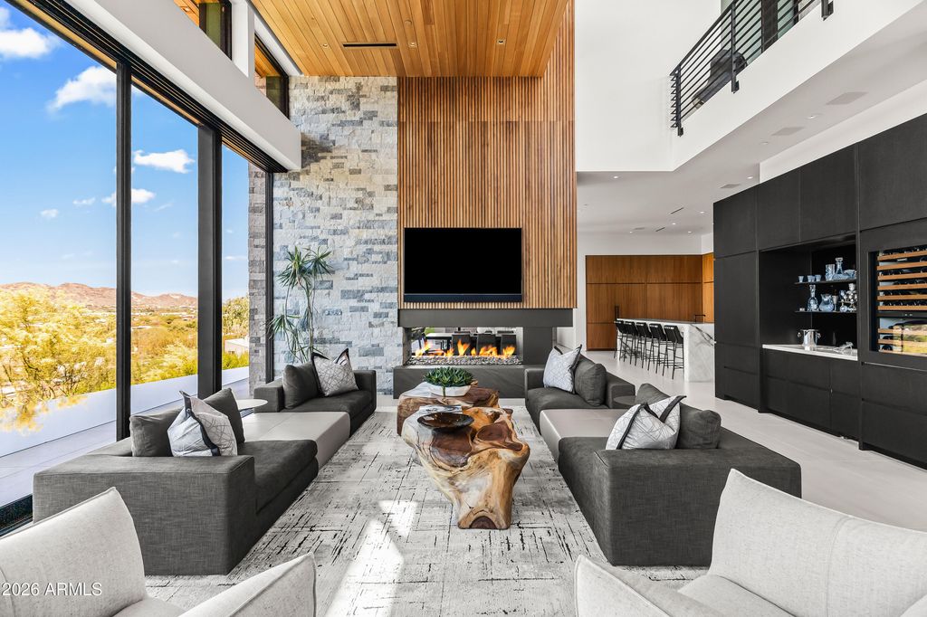 Image 5 of property listing at 5002 E VALLE VISTA Way, Paradise Valley, AZ 85253