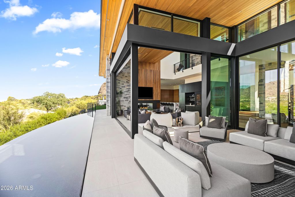 Image 7 of property listing at 5002 E VALLE VISTA Way, Paradise Valley, AZ 85253