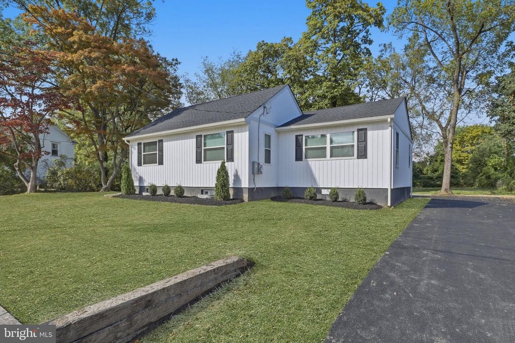 215 ALMONESSON RD, Blackwood, NJ 08012