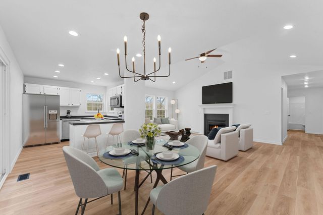 459 Greenbriar Drive, Hollister, MO 65672