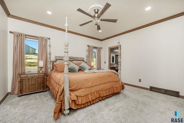 821 N Sylvan Dr Drive, Sioux Falls, SD 57110