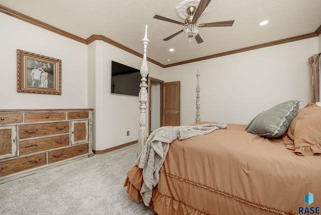821 N Sylvan Dr Drive, Sioux Falls, SD 57110