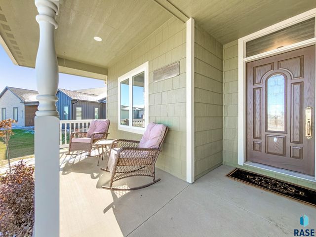 821 N Sylvan Dr Drive, Sioux Falls, SD 57110