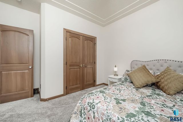 821 N Sylvan Dr Drive, Sioux Falls, SD 57110