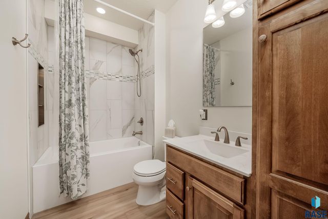 821 N Sylvan Dr Drive, Sioux Falls, SD 57110