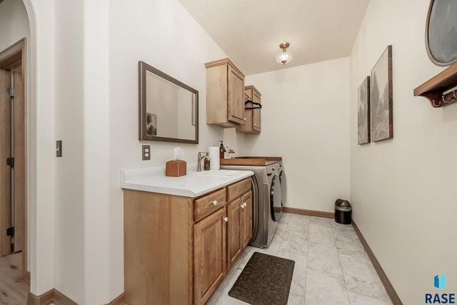 821 N Sylvan Dr Drive, Sioux Falls, SD 57110