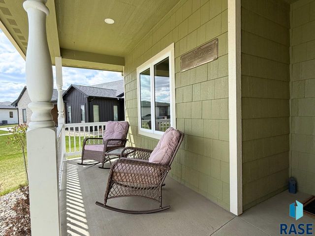 821 N Sylvan Dr Drive, Sioux Falls, SD 57110