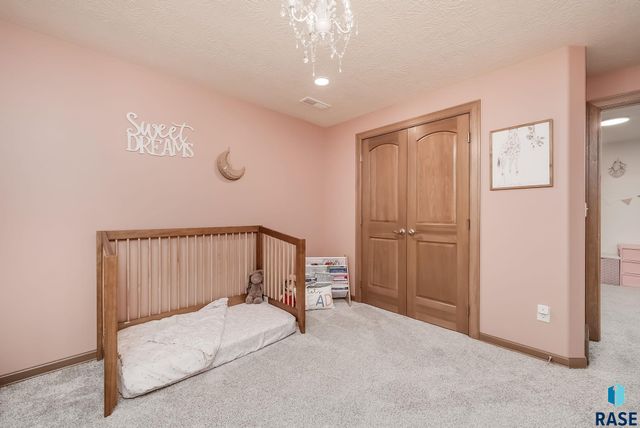 821 N Sylvan Dr Drive, Sioux Falls, SD 57110
