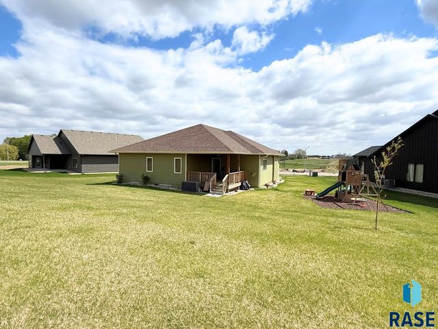 821 N Sylvan Dr Drive, Sioux Falls, SD 57110