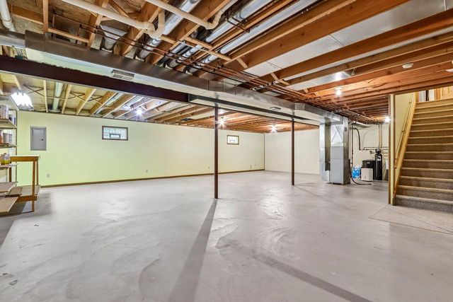 2908 Valley AVENUE, West Bend, WI 53095