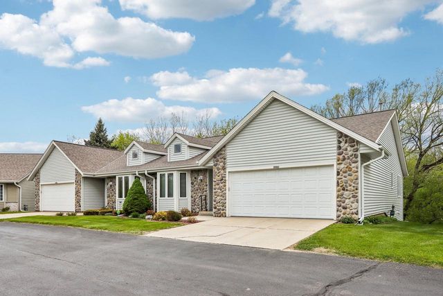 2908 Valley AVENUE, West Bend, WI 53095