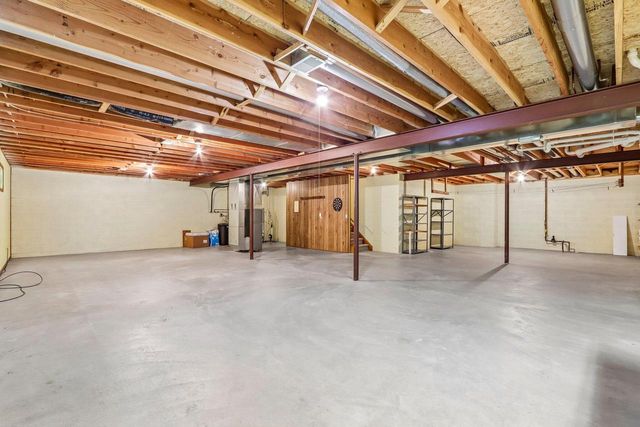 2908 Valley AVENUE, West Bend, WI 53095