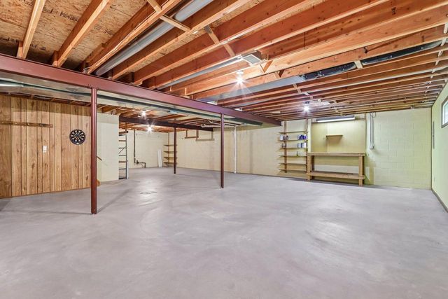 2908 Valley AVENUE, West Bend, WI 53095