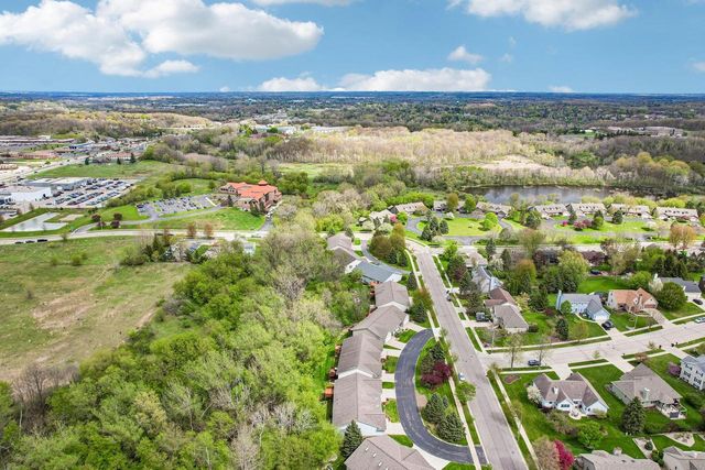 2908 Valley AVENUE, West Bend, WI 53095