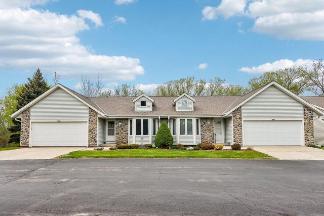 2908 Valley AVENUE, West Bend, WI 53095