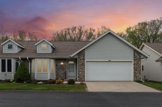 2908 Valley AVENUE, West Bend, WI 53095