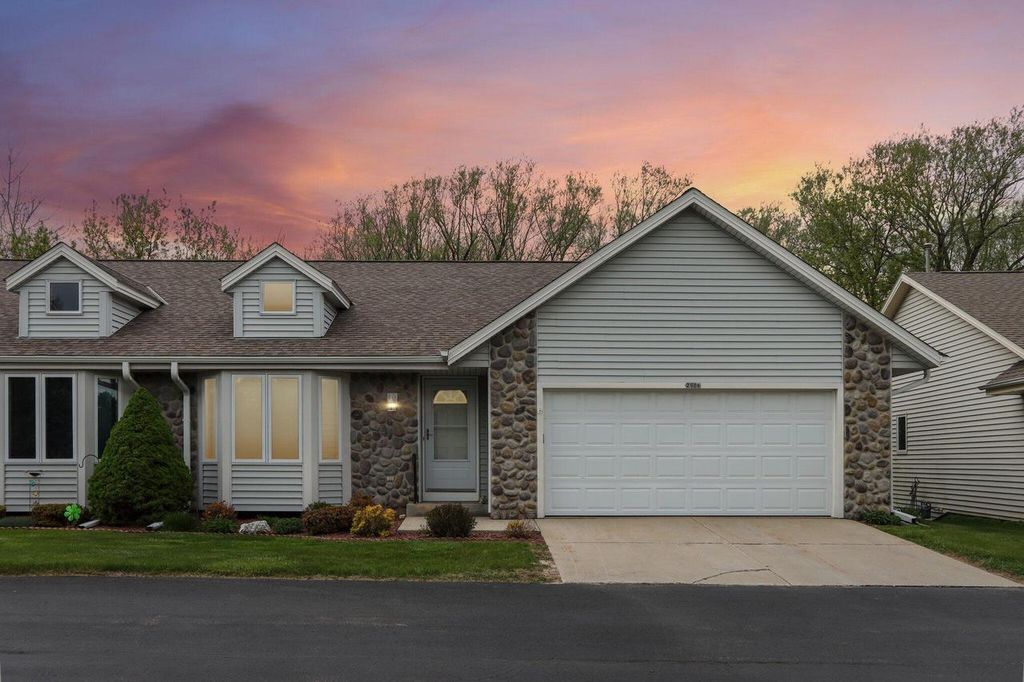 2908 Valley AVENUE, West Bend, WI 53095
