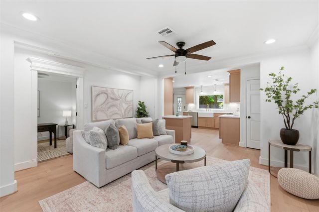 2210 Wakefield Drive, Houston, TX 77018
